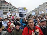 Jako v roce 1989. Češi a Slováci plánují společnou protivládní demonstraci